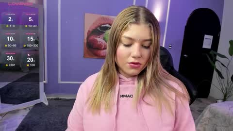 Alaia online show from November 10, 2025, 12:37 pm