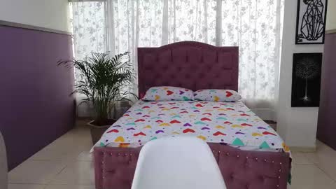 Alaia Skater online show from December 22, 2025, 7:22 pm