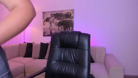 Alaia online show from November 28, 2025, 7:38 pm