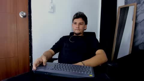 alan__smith online show from December 18, 2025, 8:37 pm