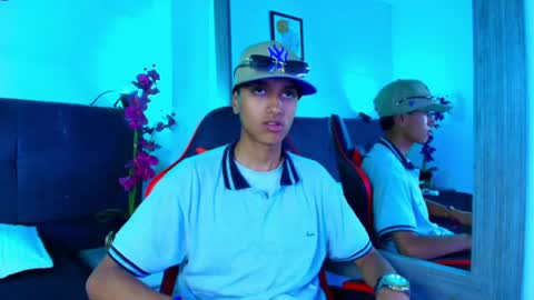 alan_colthon online show from May 12, 2026, 3:36 am
