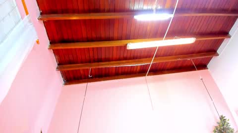 Alana online show from October 9, 2025, 7:23 pm