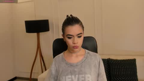 Alana online show from October 18, 2025, 12:17 pm