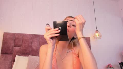 ALANA  online show from April 16, 2026, 1:06 am