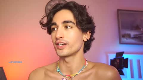 idenavarre online show from March 5, 2025, 1:42 am