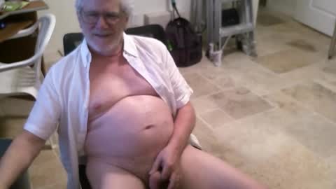 Snapshot of alanlee10allen chatting on April 15, 2026, 9:48 pm Alanlee10allen online show from April 15, 2026, 9:48 pm
