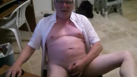 Snapshot of alanlee10allen chatting on April 26, 2026, 11:02 pm Alanlee10allen online show from April 26, 2026, 11:02 pm