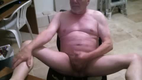 Snapshot of alanlee10allen chatting on April 30, 2026, 6:42 am Alanlee10allen online show from April 30, 2026, 6:42 am