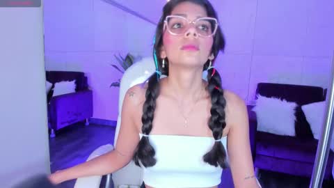 Alassia Hocthner online show from October 4, 2025, 12:03 pm