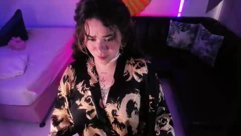 albaandthayron online show from February 21, 2025, 3:21 pm