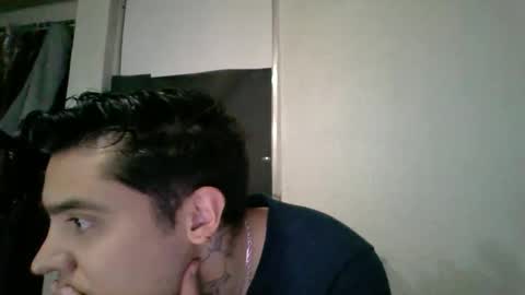 albertoarenas16 online show from May 26, 2026, 2:07 am