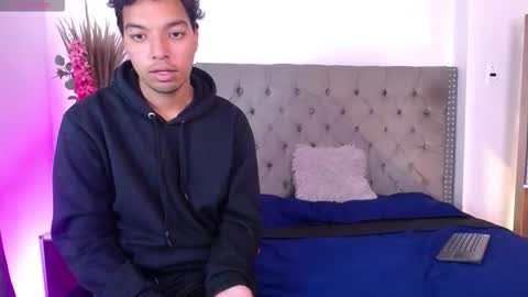 Snapshot of ale_and_shian chatting on November 28, 2025, 7:38 pm Ale and shian online show from November 28, 2025, 7:38 pm