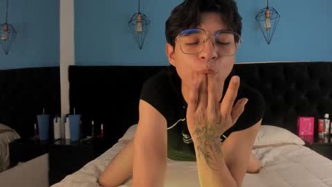 ale_aurarashi online show from October 2, 2025, 11:45 pm