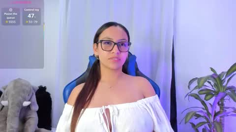 aleaa  online show from October 17, 2025, 3:42 am