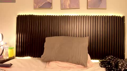 aleja__slav3 online show from January 16, 2026, 8:46 pm