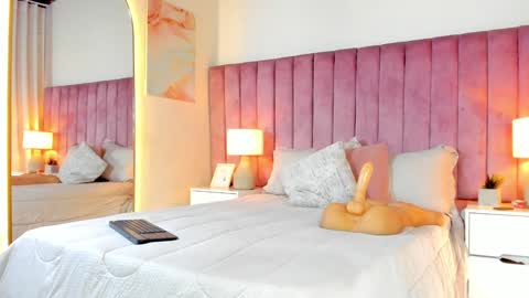 Alejandra Arango online show from January 13, 2025, 8:04 pm