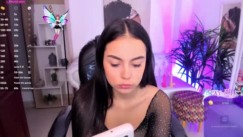 Alejandra online show from January 4, 2025, 2:46 pm