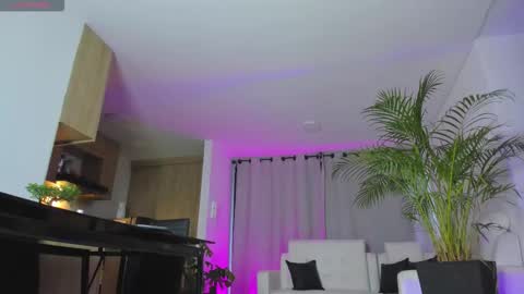 A L E J A N D R A online show from October 4, 2025, 11:08 am