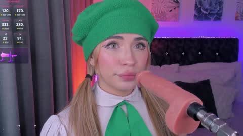 Snapshot of alejamillan1 chatting on December 10, 2024, 6:33 am night GTM -5 online show from December 10, 2024, 6:33 am