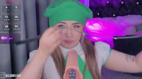 Snapshot of alejamillan1 chatting on January 15, 2025, 8:30 am night GTM -5 online show from January 15, 2025, 8:30 am