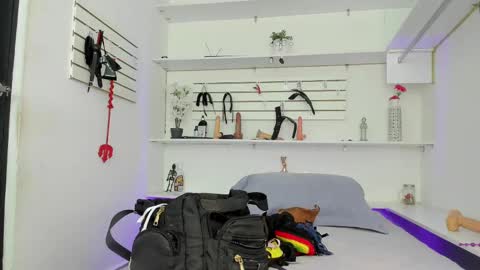 Alejandra online show from November 5, 2025, 2:28 pm