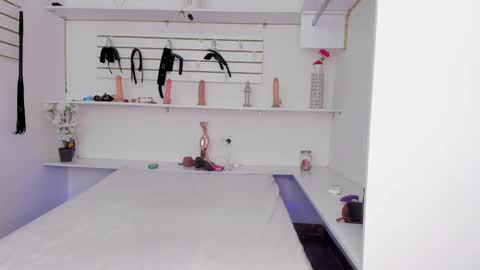 Alejandra online show from November 8, 2025, 12:05 pm