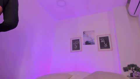 Alejandra online show from April 9, 2026, 11:59 am