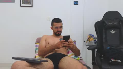 alejandroo_7 online show from February 2, 2026, 6:06 pm