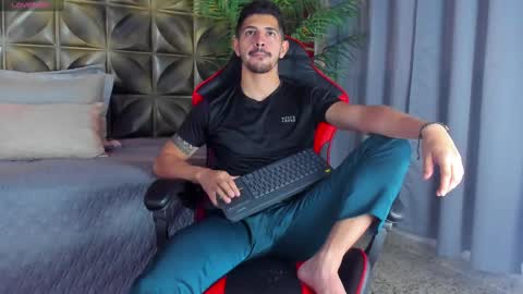 Snapshot of alejandrostorm chatting on December 28, 2024, 7:22 pm Alejo online show from December 28, 2024, 7:22 pm
