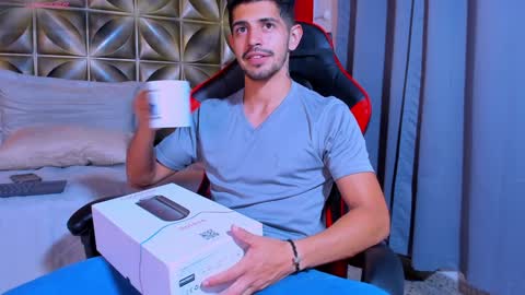 Snapshot of alejandrostorm chatting on February 5, 2025, 5:30 am Alejo online show from February 5, 2025, 5:30 am