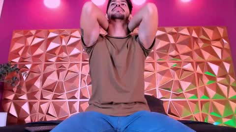 Snapshot of alejandrostorm chatting on February 18, 2025, 9:53 pm Alejo online show from February 18, 2025, 9:53 pm