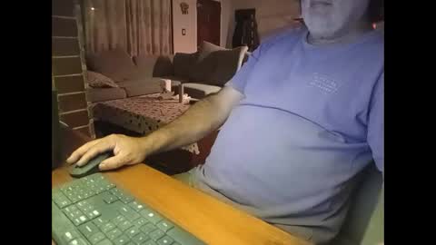 alejito16 online show from April 7, 2026, 2:23 am