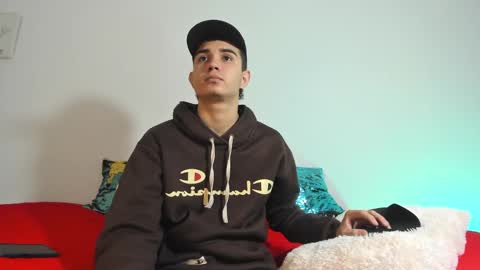 Snapshot of alejo_gray chatting on September 20, 2025, 4:19 pm alejo_gray online show from September 20, 2025, 4:19 pm