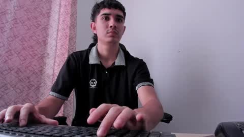 alejo_gray1 online show from April 6, 2026, 3:46 pm