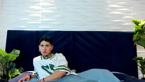 Alejo Gray online show from April 7, 2026, 3:40 am