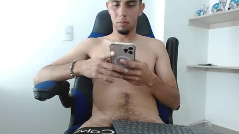 Snapshot of alejo_hot23 chatting on December 28, 2024, 1:50 am David online show from December 28, 2024, 1:50 am