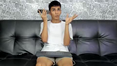 alejo peverell online show from November 17, 2025, 7:52 pm