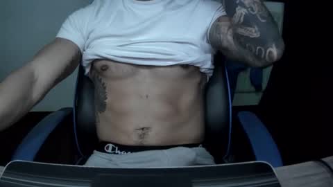 alejoduarte16 online show from December 4, 2025, 6:49 pm