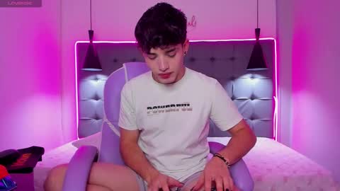 ALejoo Saenz online show from December 15, 2025, 10:03 pm