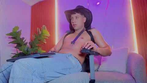 Snapshot of alejostonevg chatting on February 6, 2026, 7:28 pm Alejo online show from February 6, 2026, 7:28 pm