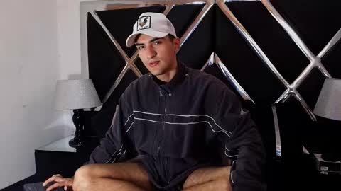 Alek online show from October 24, 2025, 7:32 pm