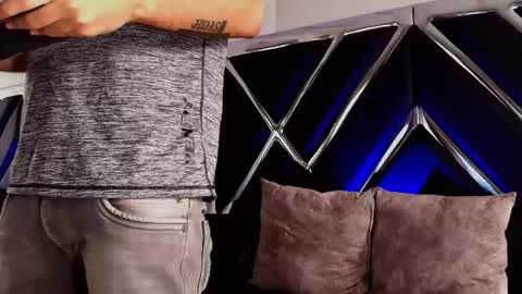 Alek online show from November 7, 2025, 8:09 pm