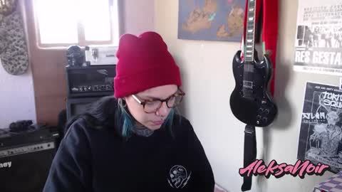 Snapshot of aleksanoir chatting on February 6, 2025, 2:37 pm AleksaNoir online show from February 6, 2025, 2:37 pm