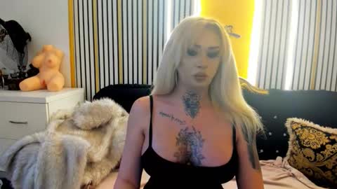 Snapshot of alenarios chatting on November 24, 2025, 7:41 am alenarios online show from November 24, 2025, 7:41 am