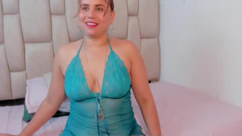 Snapshot of alennax chatting on February 2, 2026, 12:15 pm alennax online show from February 2, 2026, 12:15 pm