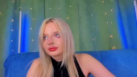 alessakiss online show from June 3, 2026, 2:33 pm