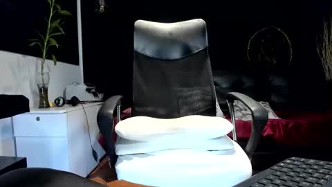 Snapshot of alessandro__wye chatting on November 3, 2025, 6:25 am ALESSANDRO WYE online show from November 3, 2025, 6:25 am