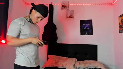 Snapshot of alessandro_wolf chatting on January 8, 2025, 6:20 am Alessandro online show from January 8, 2025, 6:20 am