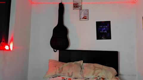 Snapshot of alessandro_wolf chatting on January 16, 2025, 3:23 am Alessandro online show from January 16, 2025, 3:23 am