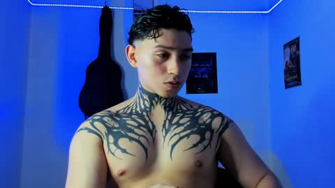 Snapshot of alessandro_wolf chatting on January 19, 2025, 1:32 am Alessandro online show from January 19, 2025, 1:32 am